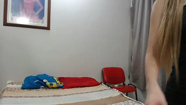 Snapshot of SaraStoneCute chatting on 10-16-25, 07:44 SaraStoneCute online show from 10-16-25, 07:44