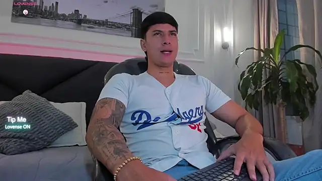 Damian23   online show from 04-08-26, 11:01