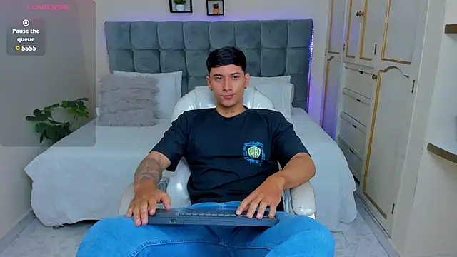 Damian23   online show from 03-14-25, 12:40