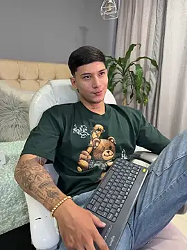 Damian23   online show from 09-10-25, 12:37