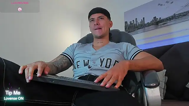 Damian23   online show from 03-06-26, 01:39