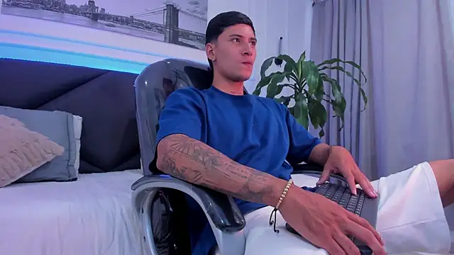 Damian23   online show from 12-15-25, 02:01