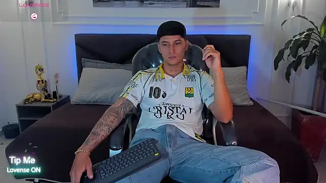 Damian23   online show from 03-10-26, 10:52