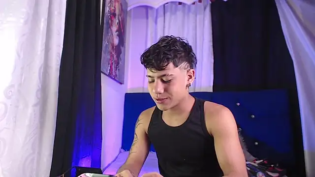 Sexys Boys Hot1 online show from 02-18-26, 01:36