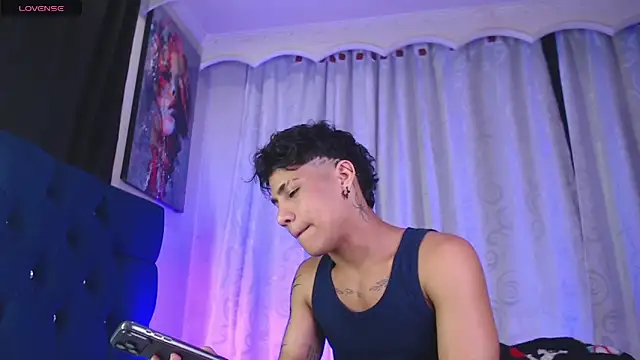 Sexys Boys Hot1 online show from 04-15-26, 01:11