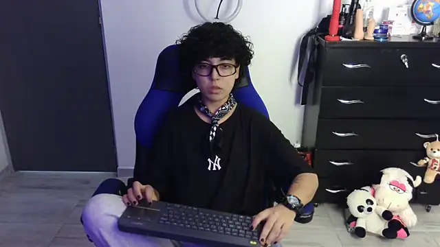 thomascooper7 online show from 04-08-26, 08:21