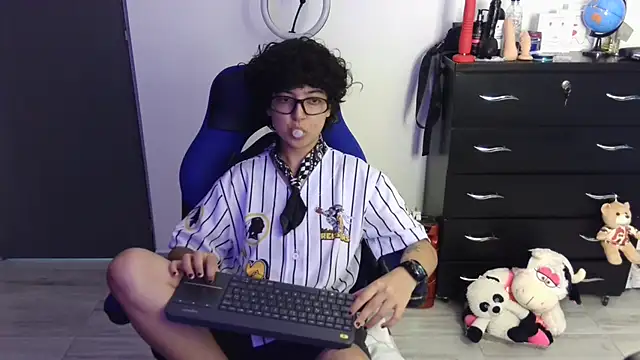 thomascooper7 online show from 04-18-26, 08:09