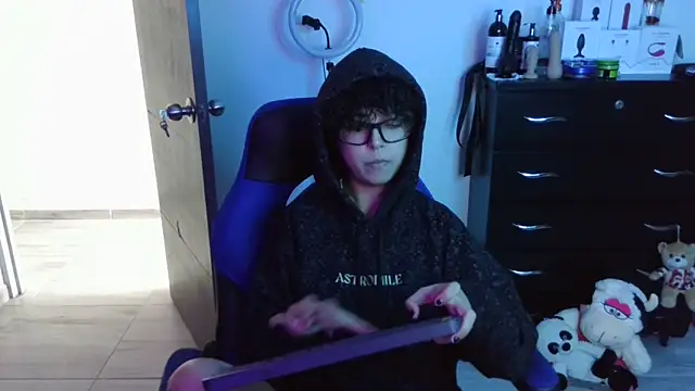 thomascooper7 online show from 09-30-25, 07:53