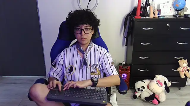 thomascooper7 online show from 04-18-26, 06:21