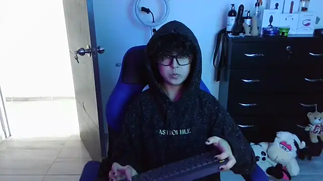 thomascooper7 online show from 09-29-25, 05:18