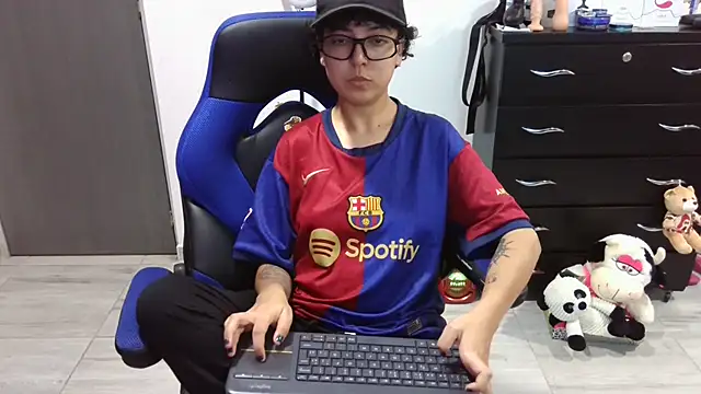 thomascooper7 online show from 12-13-25, 08:04