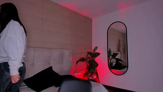 Snapshot of Christine_Laam chatting on 02-10-26, 12:15 Christine Laam online show from 02-10-26, 12:15