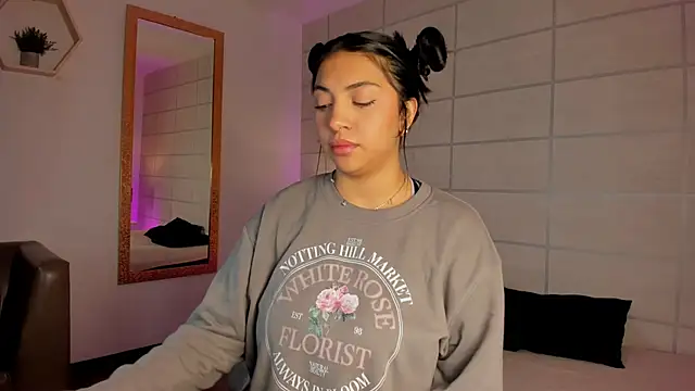 Christine Laam online show from 03-25-26, 12:04