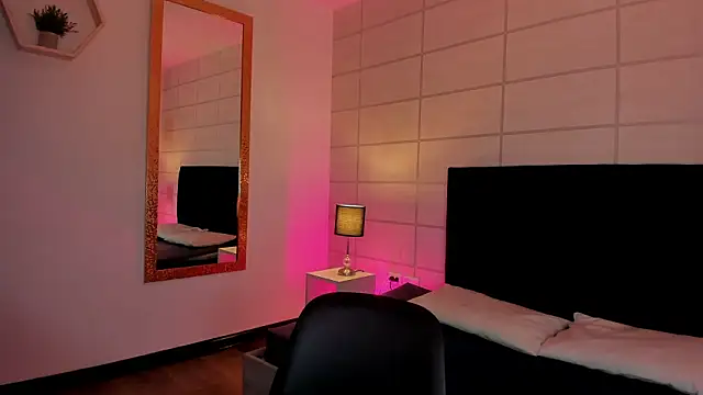 Snapshot of Christine_Laam chatting on 02-11-26, 12:27 Christine Laam online show from 02-11-26, 12:27