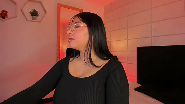 Christine Laam online show from 01-10-26, 02:51