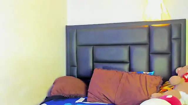 Snapshot of GiselleBlare chatting on 10-25-25, 11:16 GiselleBlare online show from 10-25-25, 11:16