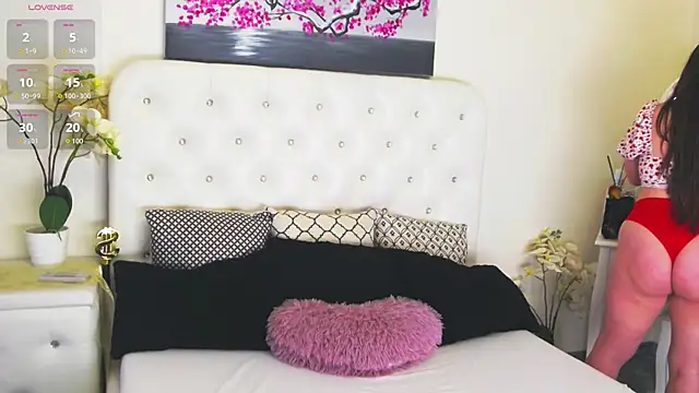 Snapshot of Ysabell01 chatting on 05-11-26, 04:25 Ysabell01 online show from 05-11-26, 04:25