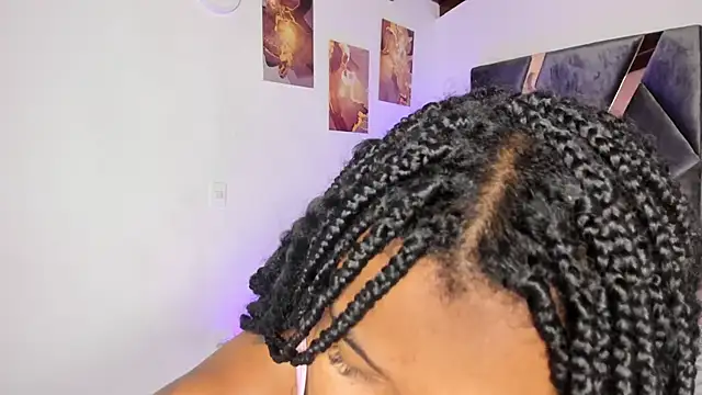 Snapshot of Milan_ebony chatting on 02-28-26, 01:00 Milan ebony online show from 02-28-26, 01:00