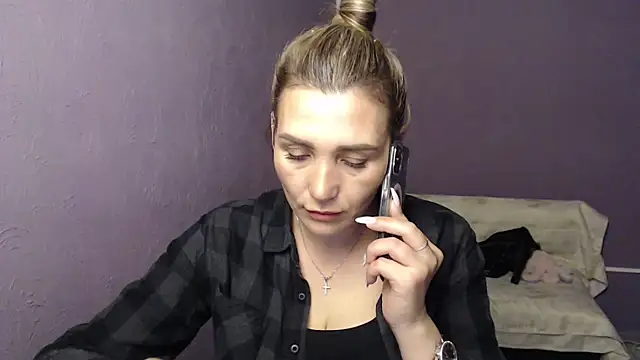 Snapshot of _sexy_lady chatting on 10-22-25, 12:15  sexy lady online show from 10-22-25, 12:15