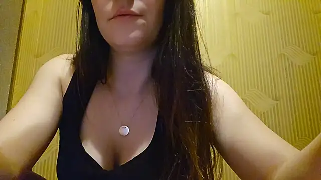 Snapshot of AlejandraDelaney chatting on 03-18-25, 02:06 AlejandraDelaney online show from 03-18-25, 02:06