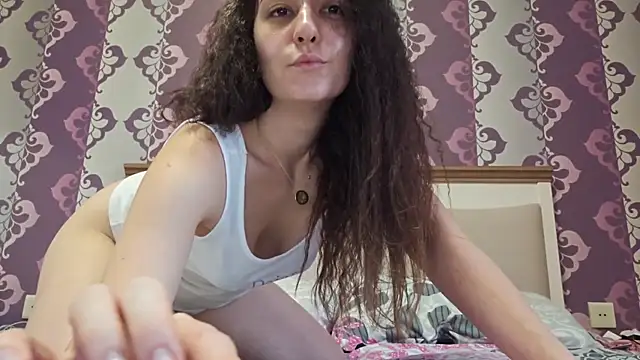 Snapshot of AlejandraDelaney chatting on 10-21-25, 12:59 AlejandraDelaney online show from 10-21-25, 12:59