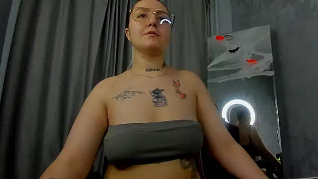 Debbie Taylor online show from 10-30-25, 03:09