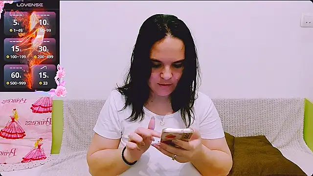 Snapshot of Ella-Diamond chatting on 03-18-25, 08:59 Ella-Diamond online show from 03-18-25, 08:59