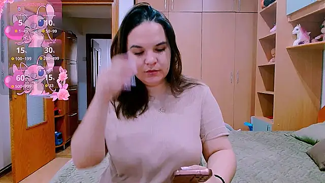 Snapshot of Ella-Diamond chatting on 09-15-25, 05:52 Ella-Diamond online show from 09-15-25, 05:52