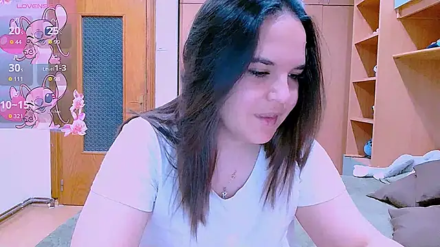 Snapshot of Ella-Diamond chatting on 10-23-25, 07:34 Ella-Diamond online show from 10-23-25, 07:34