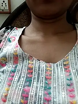 Snapshot of Rajni-Mehra chatting on 03-18-25, 03:23 Rajni-Mehra online show from 03-18-25, 03:23