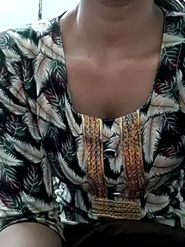 Snapshot of Rajni-Mehra chatting on 02-26-25, 04:27 Rajni-Mehra online show from 02-26-25, 04:27
