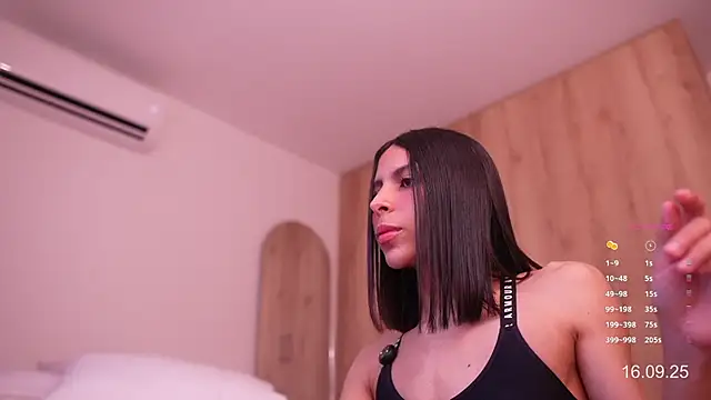 Snapshot of veronica_mendez1 chatting on 09-16-25, 12:39 veronica mendez1 online show from 09-16-25, 12:39