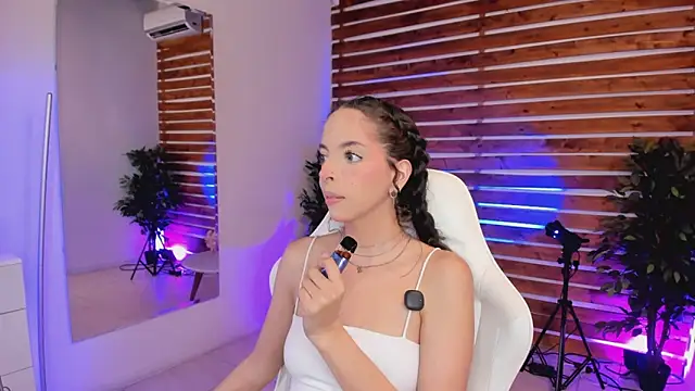 Snapshot of Sapphire_Venuss chatting on 05-22-26, 01:36 Sapphire Venuss online show from 05-22-26, 01:36