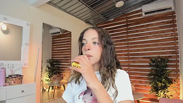 Sapphire Venuss online show from 03-13-25, 11:05