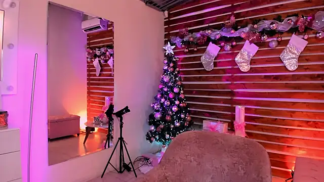 Sapphire Venuss online show from 12-21-25, 01:19