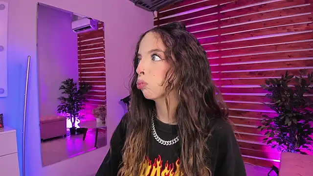 Sapphire Venuss online show from 11-29-25, 12:55