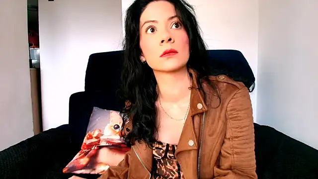 Snapshot of miabeautyxx chatting on 05-05-26, 02:20 miabeautyxx online show from 05-05-26, 02:20