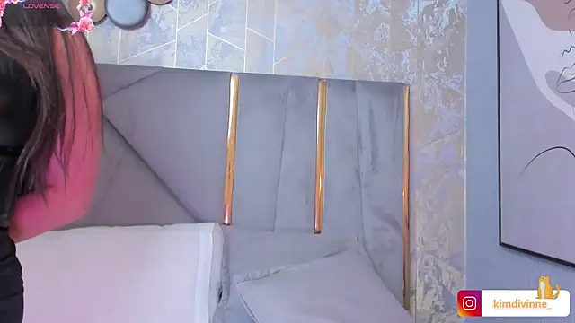 Snapshot of KimDevinne chatting on 03-14-25, 02:42 KimDevinne online show from 03-14-25, 02:42