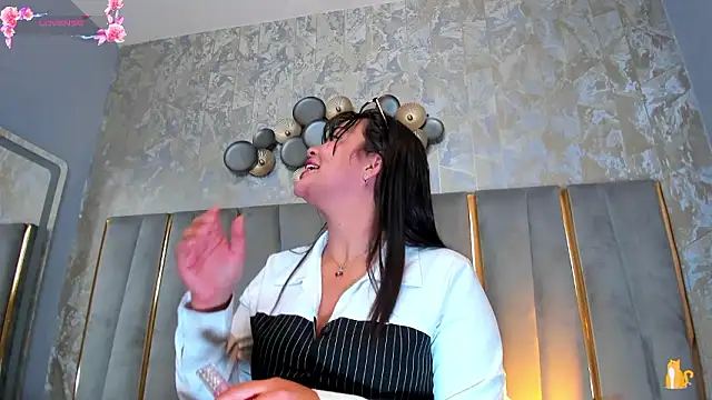 KimDevinne online show from 02-05-26, 02:29