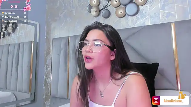 Snapshot of KimDevinne chatting on 03-09-25, 09:02 KimDevinne online show from 03-09-25, 09:02
