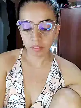 Snapshot of anngela01 chatting on 01-31-25, 08:12 anngela01 online show from 01-31-25, 08:12