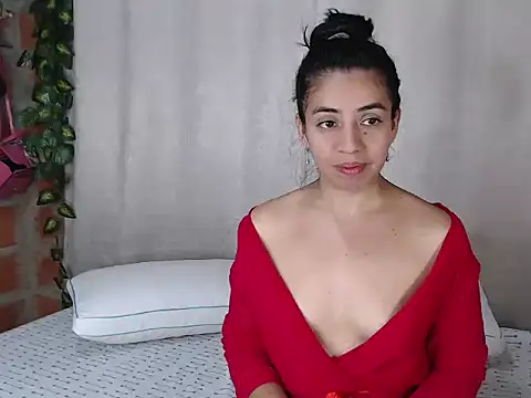 Snapshot of anngela01 chatting on 02-02-25, 04:22 anngela01 online show from 02-02-25, 04:22