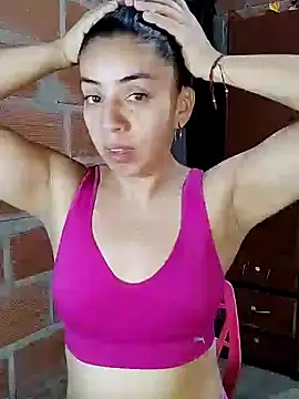 Snapshot of anngela01 chatting on 01-12-25, 10:33 anngela01 online show from 01-12-25, 10:33