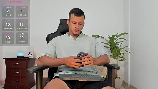 Alex towers online show from 10-11-25, 02:23