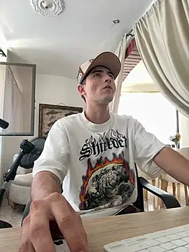 Snapshot of PhilipRich chatting on 04-01-26, 04:59 PhilipRich online show from 04-01-26, 04:59