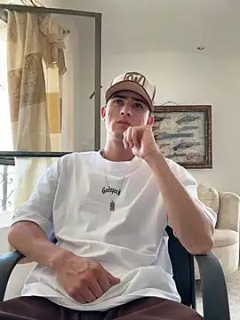 Snapshot of PhilipRich chatting on 03-16-26, 04:54 PhilipRich online show from 03-16-26, 04:54