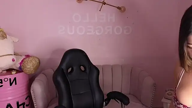 emmalee 01a online show from 02-20-25, 10:48