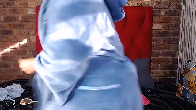 Snapshot of ThickPearlx23 chatting on 06-05-26, 06:40 ThickPearlx23 online show from 06-05-26, 06:40