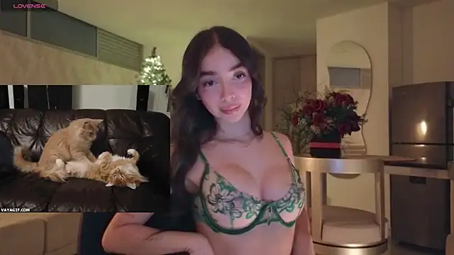 Snapshot of Siny_Moore chatting on 12-20-25, 01:08 Siny Moore online show from 12-20-25, 01:08