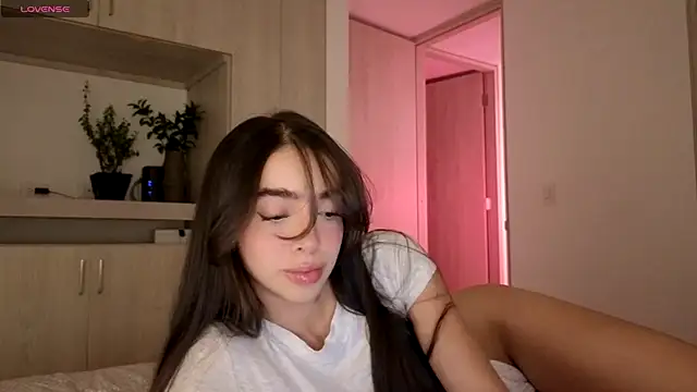 Snapshot of Siny_Moore chatting on 09-14-25, 12:44 Siny Moore online show from 09-14-25, 12:44